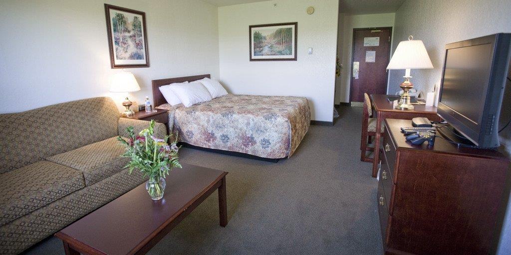 Service Plus Inns And Suites Grande Prairie Room photo